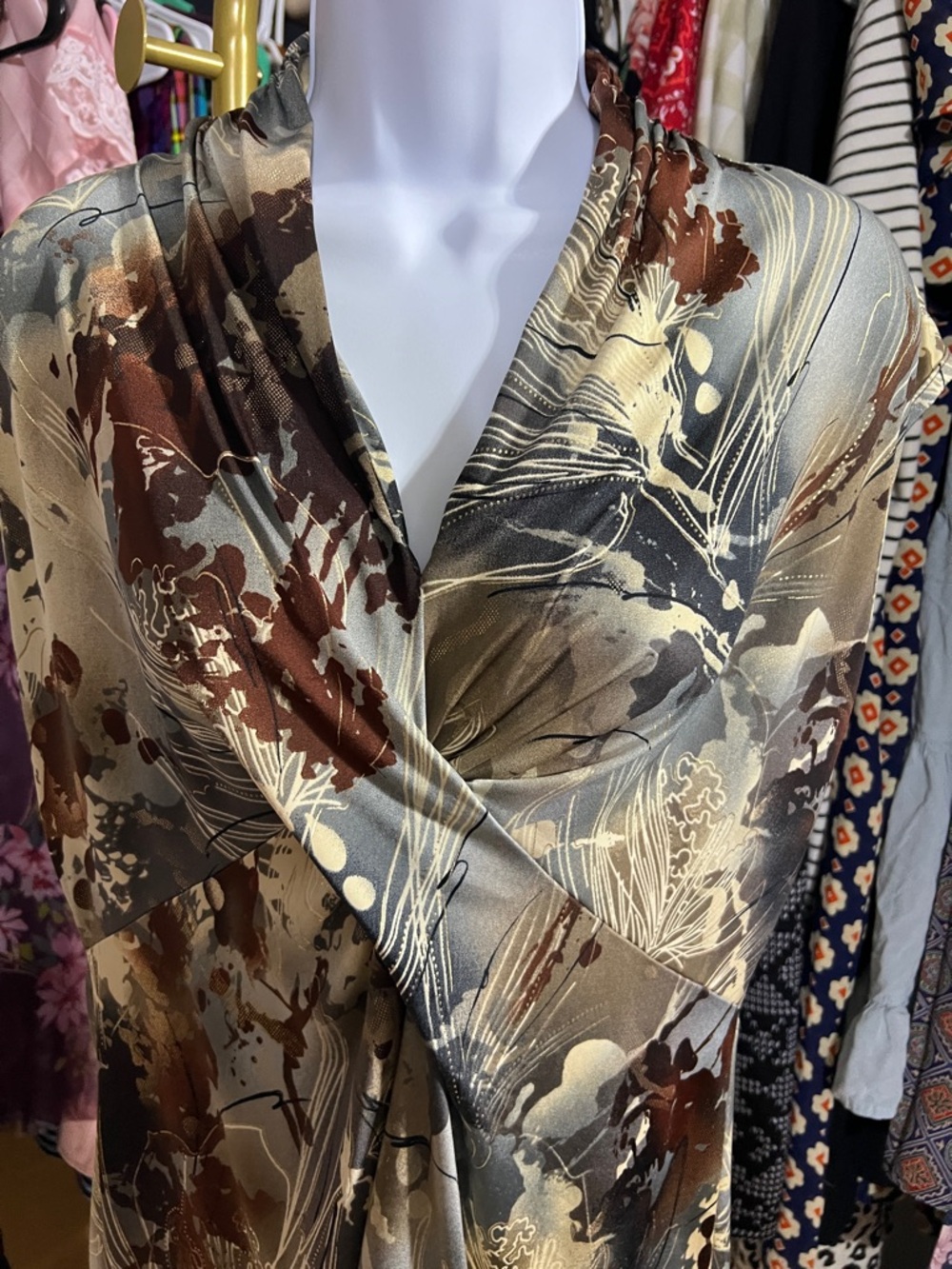 dressbarn Neutral Floral Print Blouse in Beige, Brown, Gray size M - Picture 3 of 9